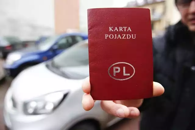 Od 4 września 2022 roku nowe karty pojazdu nie są wydawane. A co ze starymi dokumentami?