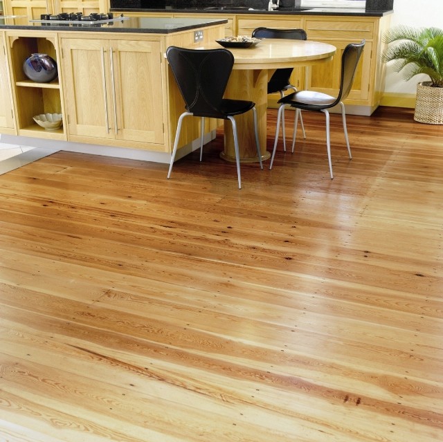 Podłoga drewnianaPodłoga drewniana może być ozdobą każdego pomieszczenia.
