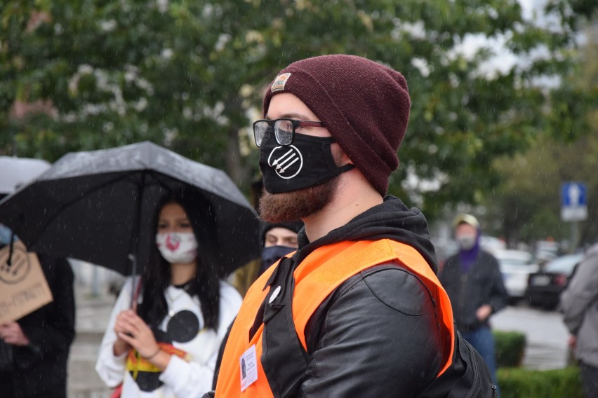 Organizacje lewicowe protestowały w Gdyni przeciwko wyrokom polskich sądów