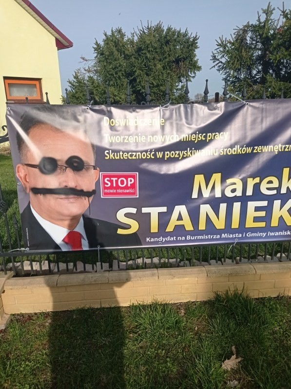 Zniszczono plakaty kandydata na burmistrza w gminie Iwaniska. Policja zatrzymała podejrzewanego o ten czyn