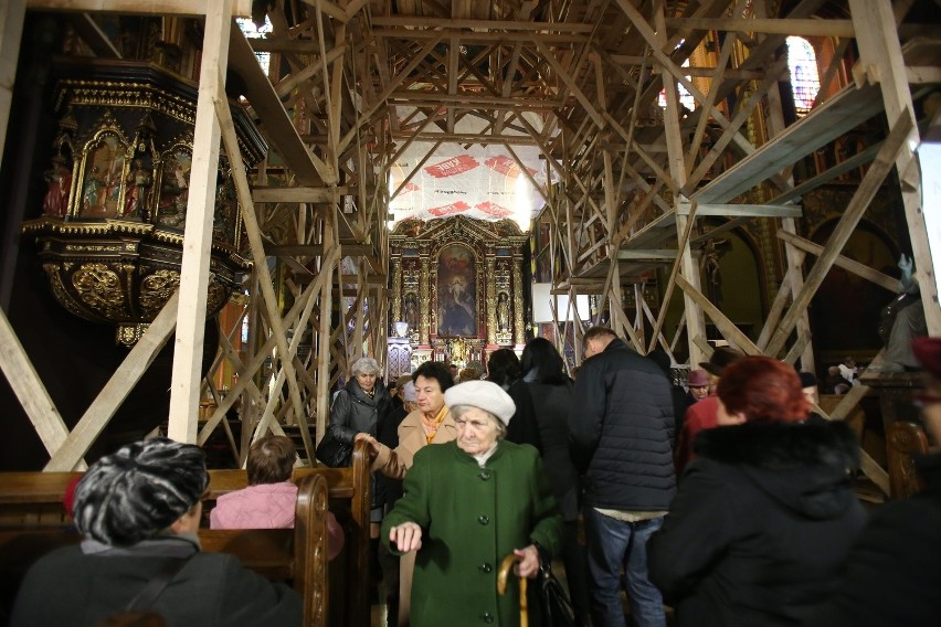 W katedrze w Sosnowcu znów odbywają się msze św.