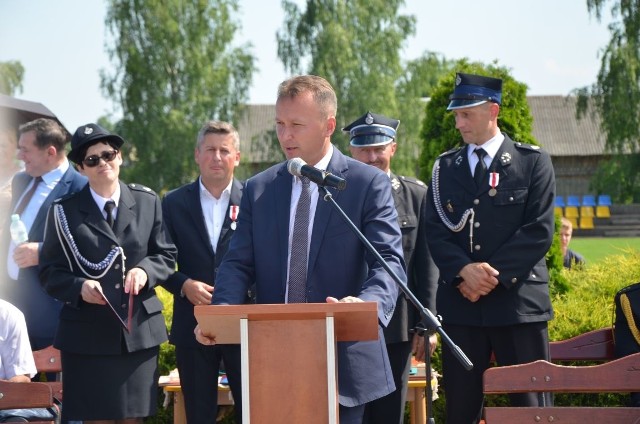 Piotr Papis, wójt Klwowa, gratulował i dziękował strażakom za ich pracę i złożył zyczenia z okazji wyjątkowego jubileuszu.