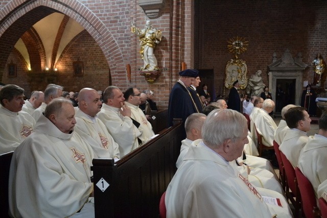 Biskup Jan Wieczorek świętował w sanktuarium w Rudach swoje 80 urodziny [ZDJĘCIA]