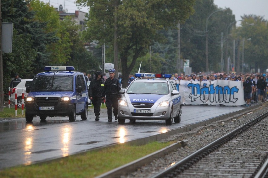 Przemarsz kibiców Lecha i Cracovii