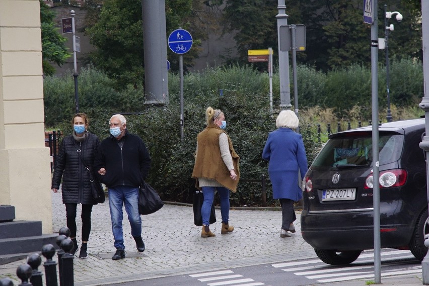 Od soboty w Poznaniu obowiązuje noszenie maseczek w...