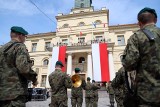 Dzień Flagi z Urzędem Miasta Lublin. Pod ratuszem pojawił się spory tłum [ZDJĘCIA]