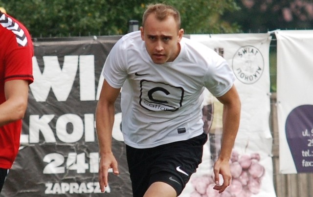 Krzysztof Kozieł zdobył trzy bramki dla Sparty Caffaro Kazimierza Wielka w derbowym meczu z Wisłą Sandomierz.