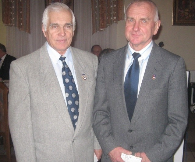 Zbigniew Gnida (z lewej) i Witold Karaś, dwaj reprezentanci Polski, którzy swoje kariery piłkarskie rozpoczynali w Nisku.