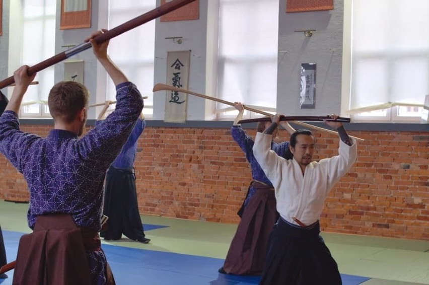 Samuraj da pokaz w w Zabytkowym Zakładzie Hutniczym w Maleńcu