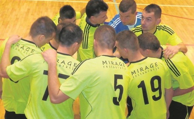 Mamy mistrza! Maxfarbex i Pałac w Konarach zapewnił sobie już wcześniej wygraną w XIII Buskiej Lidze Futsalu. To pierwszy zespół w historii "halówki", który zdobył koronę z kompletem punktów.