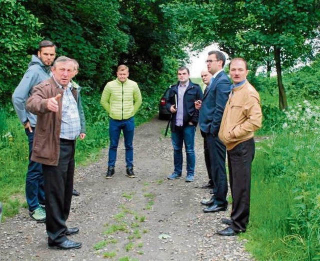 Przekazanie placu budowy jednej z remontowanych dróg