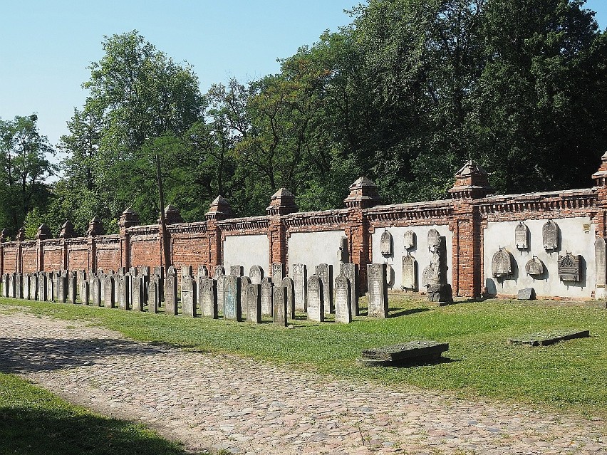 Macewy na cmentarzu przy ul. Brackiej.