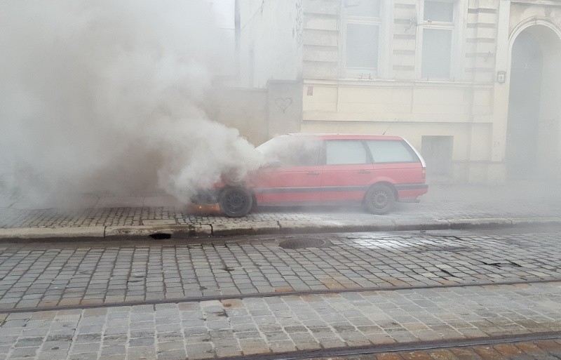 Wrocław: Pożar samochodu przy ul. Szpitalnej