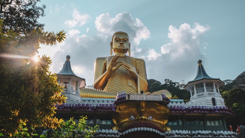 Świątynie w Dambulla to największy kompleks buddyjski w...