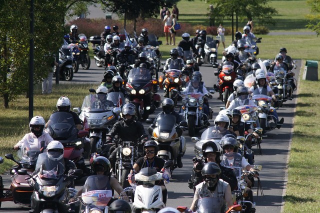 Po raz czternasty motocykliści i związkowcy uczcili dzień podpisania porozumień sierpniowych, co miało miejsce, czterdzieści dwa lata temu, czyli w 1980 roku. 27 sierpnia o godzinie 14:00 parada motocyklowa wyruszyła z Parku im. Jana Pawła II. Koniec przejazdu zaplanowany jest na Strzeszynku.Zobacz zdjęcia z tego wydarzenia --->