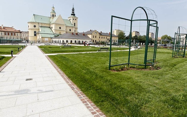 Ogrody włoskie w RzeszowieW niedzielę ojcowie Bernardyni oficjalnie otworzą swoje ogrody w centrum miasta.ZOBACZ FILM