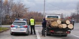 Wola Dębińska. Miał prawie pół promila i wiózł drewno przeładowanym dostawczakiem, kierowca wpadł w ręce Inspekcji Transportu Drogowego