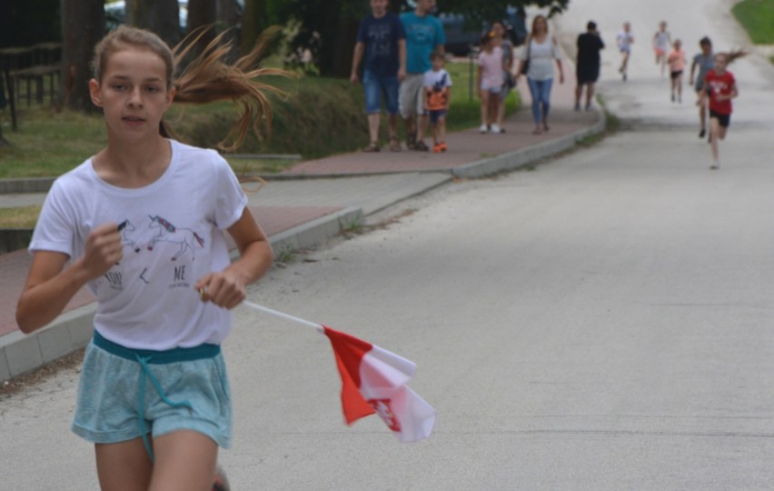 Wielkie, radosne bieganie - na 100 lat Niepodległej Polski w Cieszkowach 