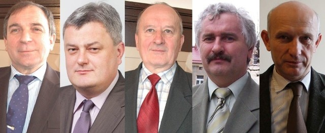 Kandydaci na burmistrza Praszki, od lewej: Leszek Kałwak, Zbigniew Kitajgrodzki, Henryk Krześniak, Bogusław Łazik, Jarosław Tkaczyński.