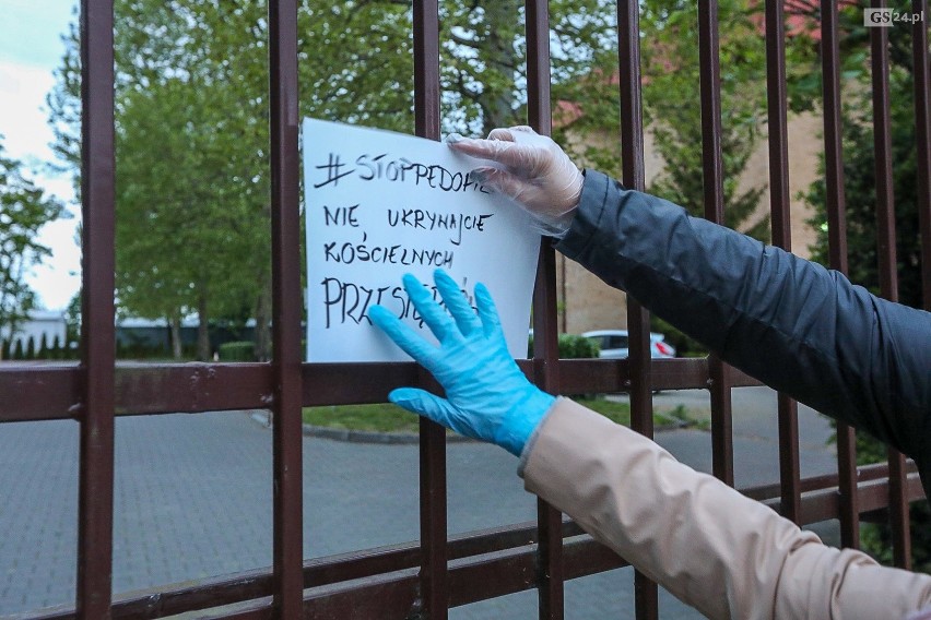 Protest przed kurią i kościołem w Szczecinie. "Nie ukrywajcie kościelnych przestępców"