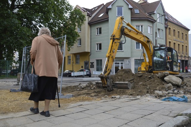 Na ul. Warszawskiej najwięcej dzieje się teraz przy ul. Szkolnej i koło III LO