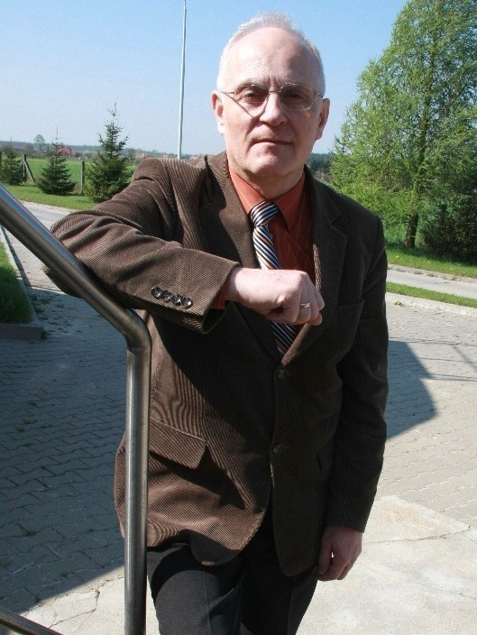 Kazimierz Puchan ma 59 lat. Jest absolwentem Akademii Rolniczej w Poznaniu, gdzie studiował meliorację wodną. W przeszłości był m.in. przewodniczącym rady gminy, starostą i zastępcą wójta Przytocznej. Jest wiceprzewodniczącym rady powiatowej SLD.