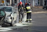 Kolizja na Hucisku w Gdańsku 20.02.2019. Dwa samochody zderzyły się. Wyłączono jeden pas ruchu [zdjęcia]
