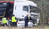Zderzenie samochodu osobowego z ciężarówką na drodze krajowej nr 31. Utrudnienia dla kierowców