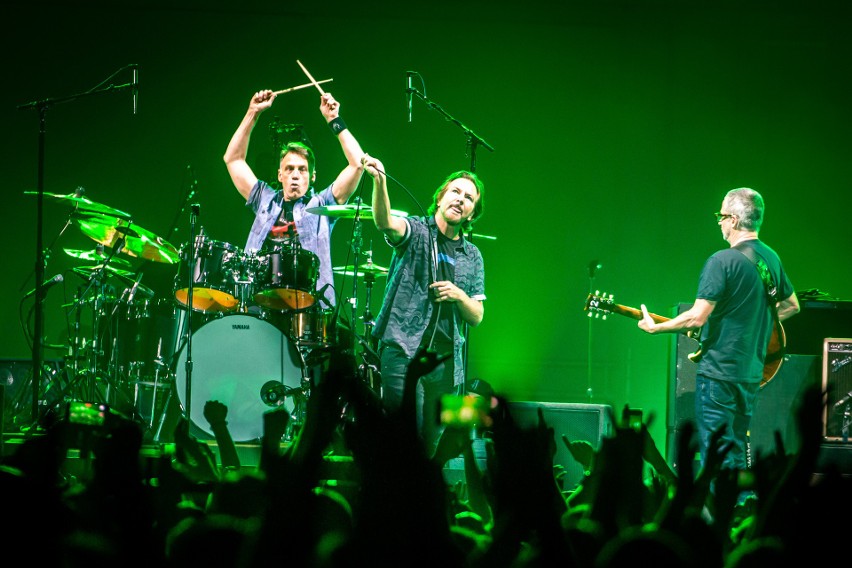 Koncert Pearl Jam w Krakowie przyciągnął tłumy fanów...