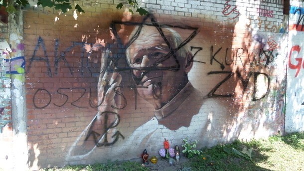 Wandale zniszczyli piękne graffiti z wizerunkiem Jana Pawła II
