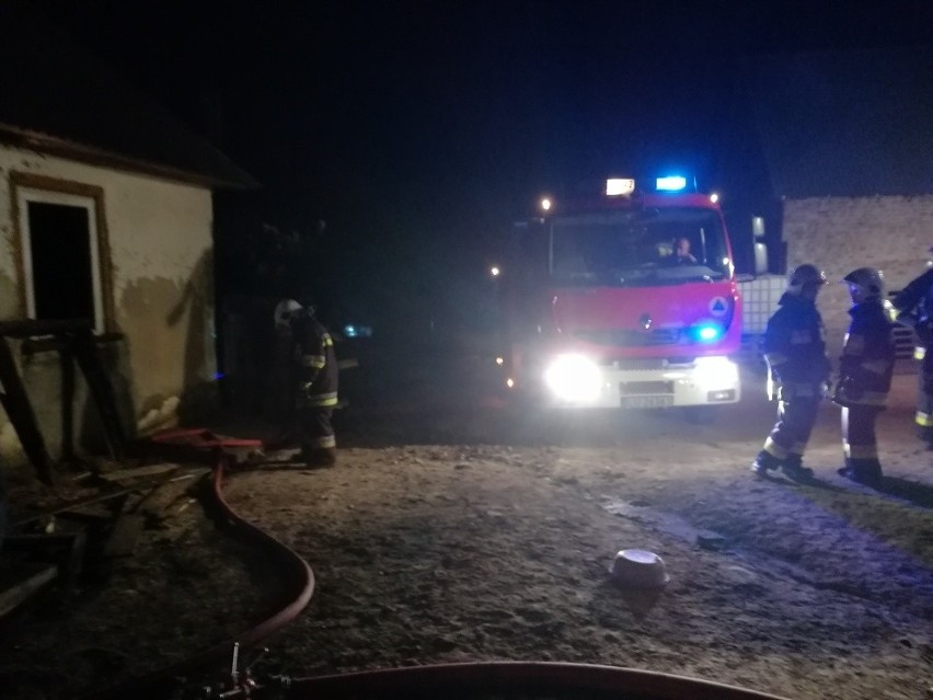 Pożar w Płouszowicach Kolonii. W zgliszczach strażacy znaleźli ciało 57-latka 