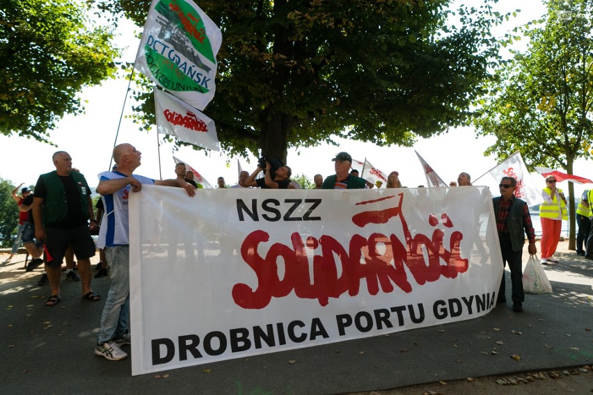 Protest w porcie. Związkowcy złożyli petycję. Czego się domagają? [WIDEO]