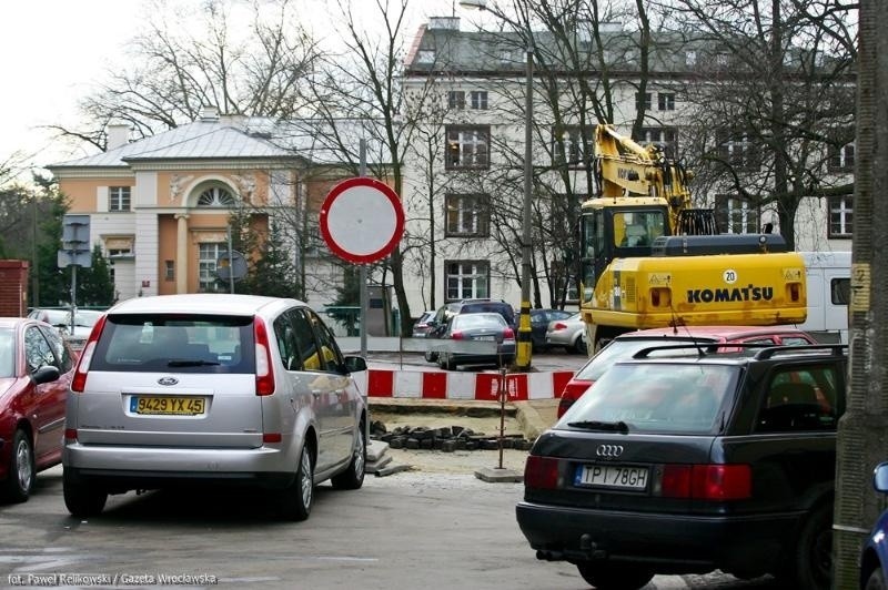 Zamknięto ważną drogę. Miasto: Nie wiemy, kto to zrobił [ZDJĘCIA]