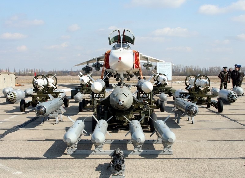 Zdjecia rosyjskiego samolotu Su-24.