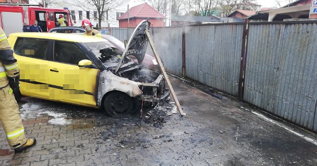 Skoda fabia stanęła w płomieniach. Pożar samochodu osobowego w Słupsku