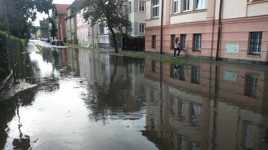 Po godzinie 15 nad Szczecinkiem przeszła potężna ulewa