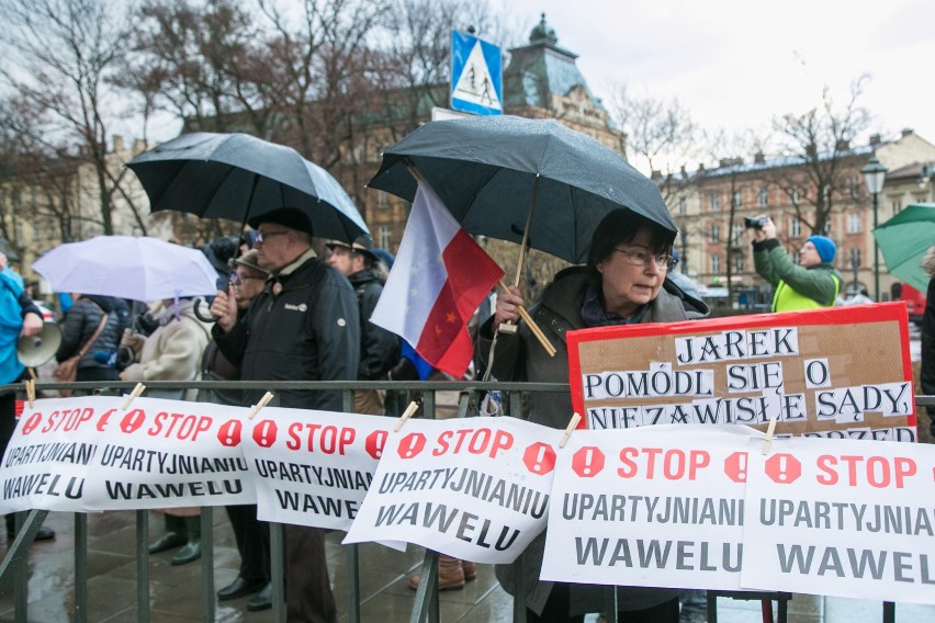 Protest przeciwko upolitycznieniu Wawelu