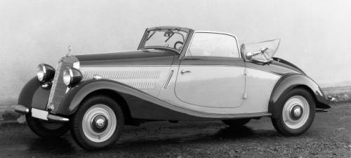 Fot. Mercedes-Benz: Natomiast kabriolet typu A (1937- 40)...