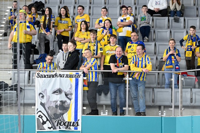 Kibice wspierali Industrię Kielce dopingiem w wyjazdowym spotkaniu w Tarnowie.