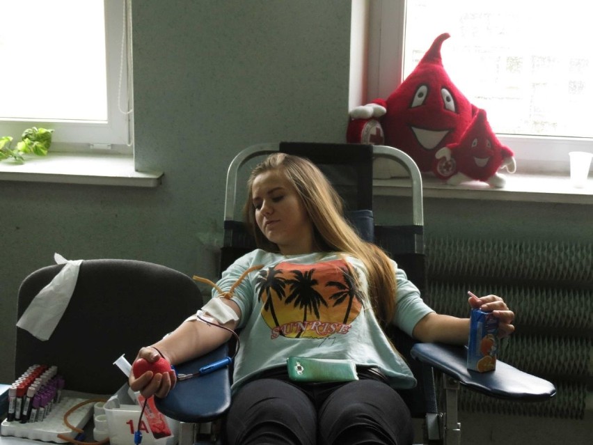 Udana akcja "Młoda krew ratuje życie" w starachowickiej szkole. Zebrali 20 litrów krwi