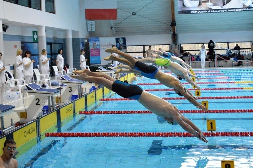 Po tygodniowej przerwie, gorzowscy pływacy i waterpoliści...