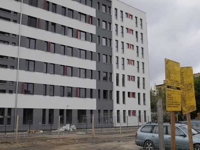 Budynek wygląda efektownie - jak apartamentowiec. Docelowo miejsce dla siebie znajdą tutaj studenci z zagranicy