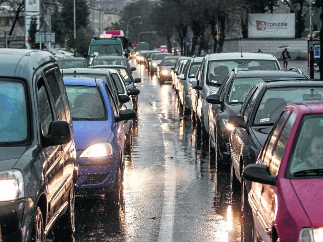Liczbę samochodów zarejestrowanych w Rzeszowie urzędnicy szacują już na ponad 125 tysięcy.