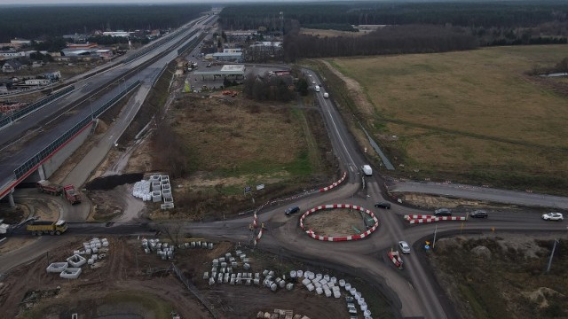 Drogowcy wprowadzili dzisiaj kolejne zmiany w organizacji ruchu na budowanym odcinku trasy S5 w regionie.