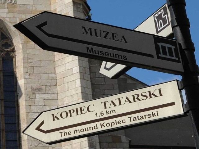 Muzeum Archidiecezjalne znajduje się vis a vis głównego wejścia do bazyliki archikatedralnej w Przemyślu.