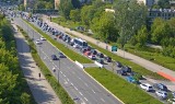 Kraków. Fatalna sytuacja na drogach: stoi centrum, mocno korkuje się A4, utrudnienia na wylotówkach. Aktualny raport [ZDJĘCIA, MAPY] 
