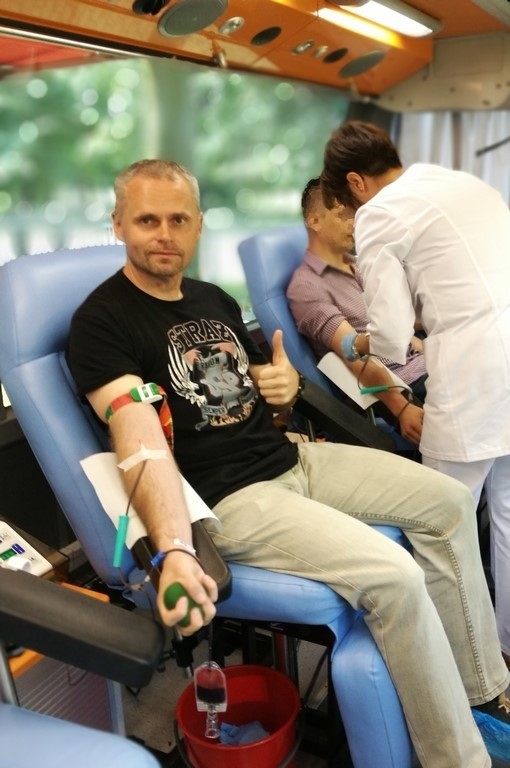 Jednym z oddających krew na rzecz chorego na białaczkę pięcioletniego Piotrusia z Klwowa był Rafał Jeżak, z zespołu prasowego Komendy Wojewódzkiej Policji z siedzibą w Radomiu.