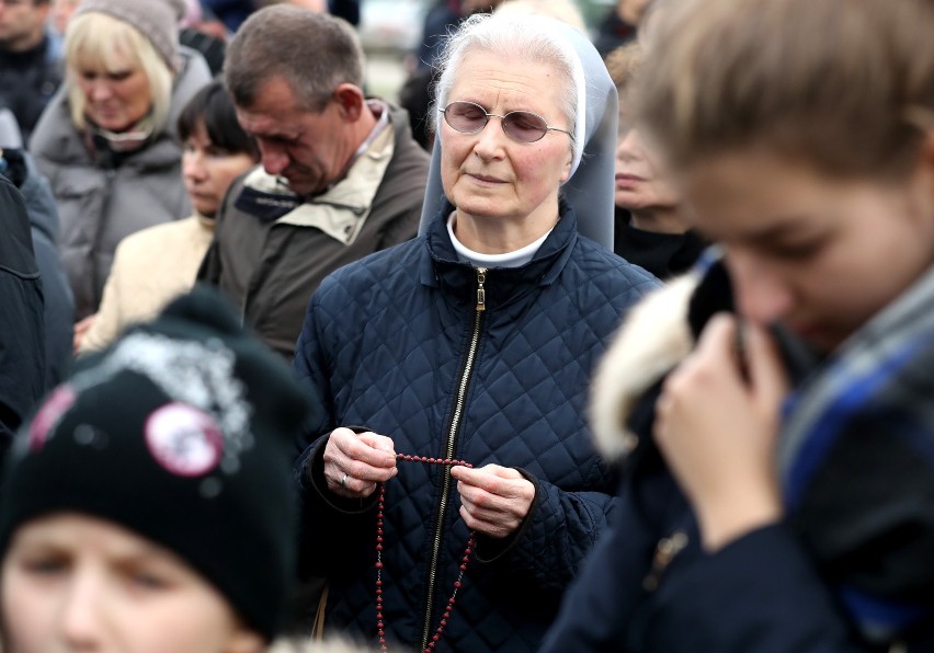 W październiku 2017 r. Różaniec do granic odmawiali m. in....