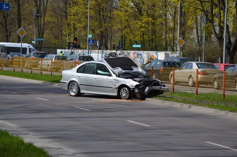 Na ul. 11 Listopada, na czerwonym świetle, otarł się o sześć...