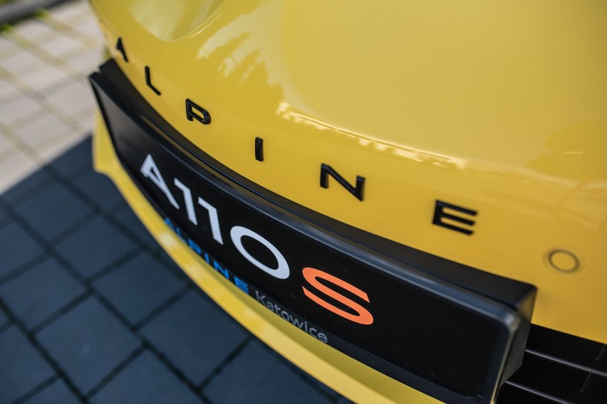 Katowice. Szybki jak błyskawica, żółty jak cytryna. Jedyny samochód Alpine A110S w kolorze Sunflower Yellow jest w salonie Alpine Katowice